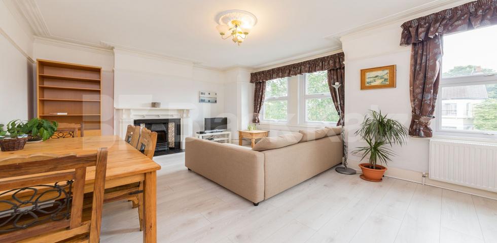 			THIS PROPERTY IS NOW ON HOLD, 2 Bedroom, 1 bath, 1 reception Flat			 Muswell Avenue, Muswell Hill 